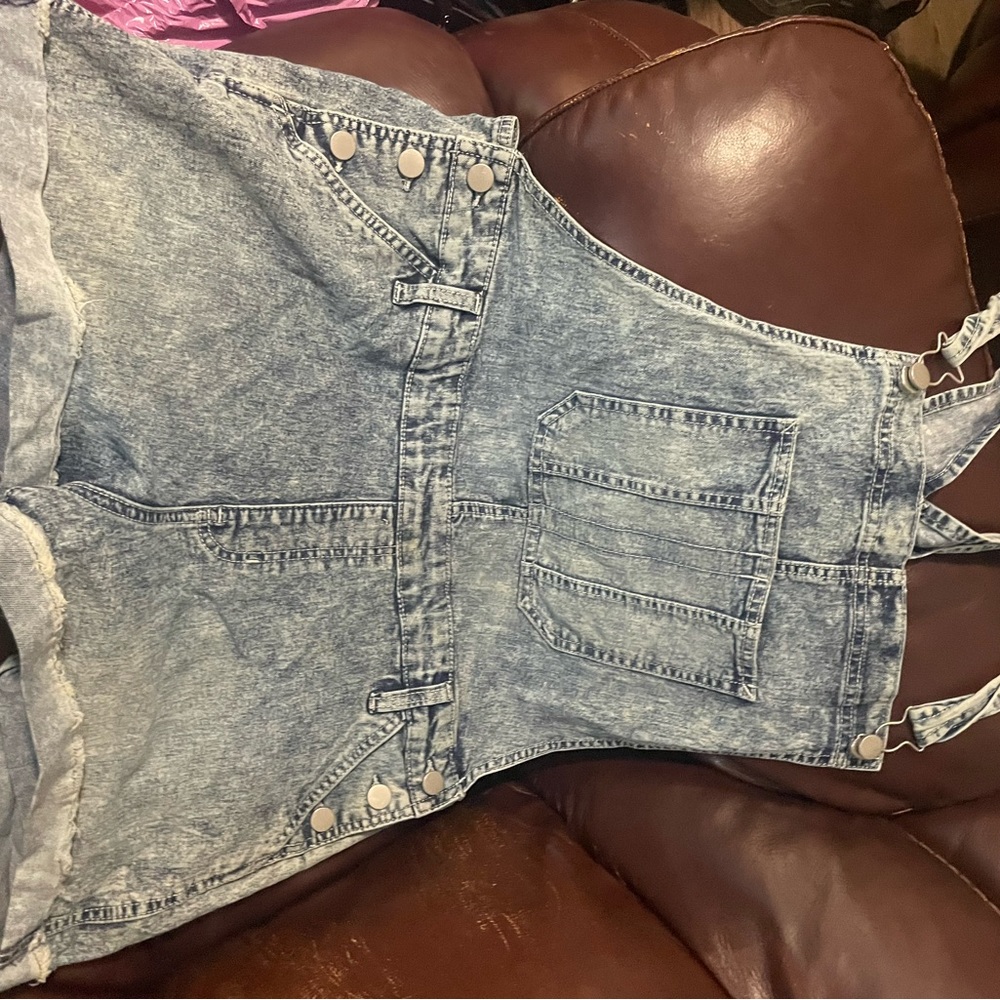 Women’s denim bib/ overalls